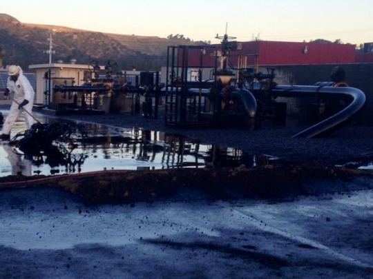 Pipeline Bursts in LA Neighborhood Spewing Thousands of Gallons of Crude
